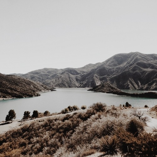 For nature lovers and adventurers, Morocco offers mountains, deserts, lakes, and national parks that will take your breath away. Here, local culture and traditions often connect travelers to authentic Moroccan life, from nomadic hospitality to mountain villages.