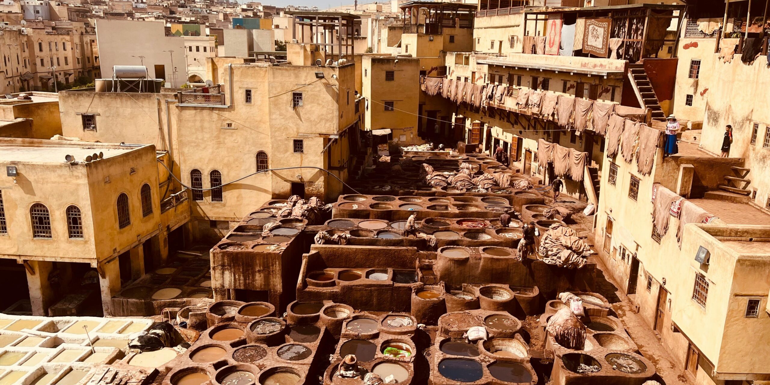 Dakhla, nestled in the heart of the Western Sahara, is a stunning coastal city that captivates visitors with its unique blend of breathtaking landscapes, rich history, and thrilling activities. Often overlooked in favor of more prominent Moroccan cities, Dakhla is rapidly becoming a must-visit destination for travelers seeking adventure, relaxation, and a taste of local culture. This hidden gem where desert dunes meet the azure waters of the Atlantic Ocean offers an experience that is both enriching and unforgettable.